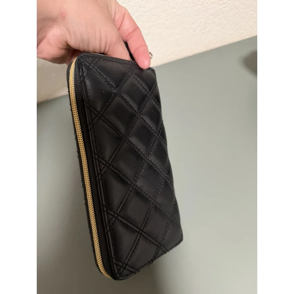 CLAIRE'S QUILTED FAUX LEATHER‎ PEARL INITIAL 